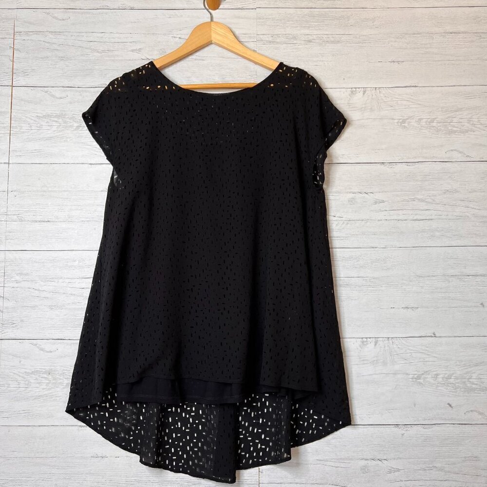 Eileen Fisher Top Womens Size S/P Black 100% Silk Laser Cut Cap Sleeves Natural